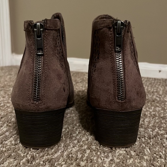 Women’s madden nyc brown ankle boot, stylish, cut out designs on the sides - Picture 3 of 6